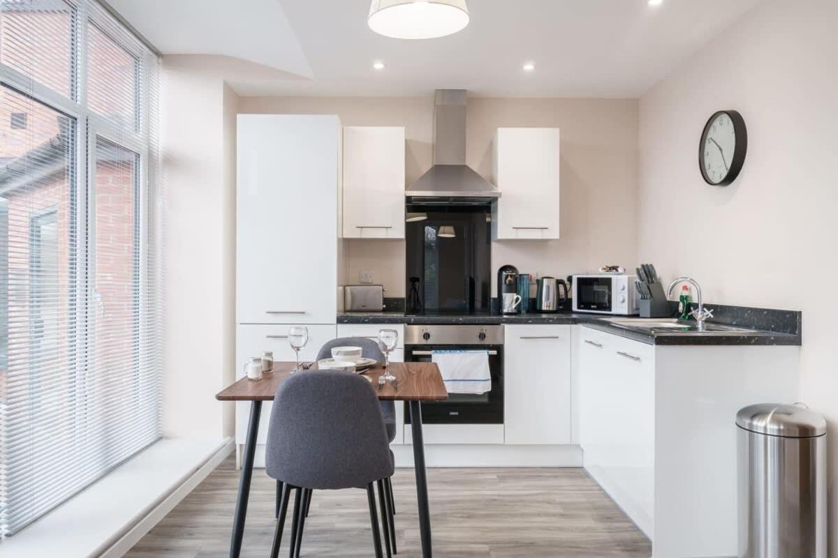Bright 1 Bed Apartment Manchester - Sleeps 2 Eksteriør billede